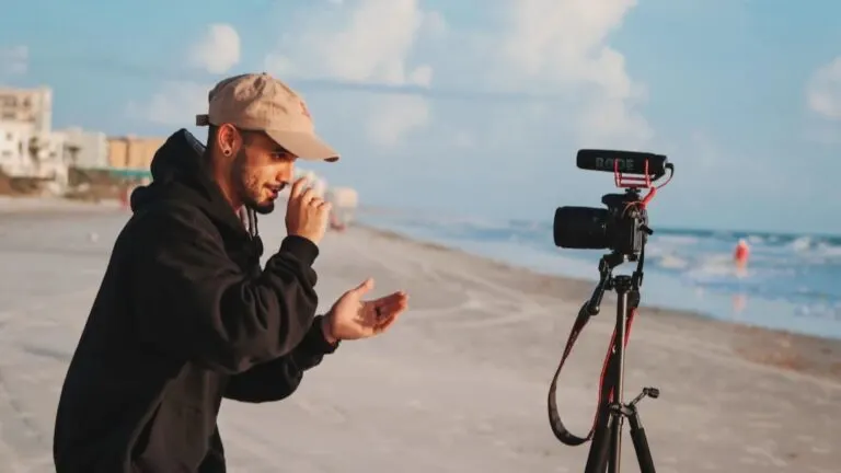 Graph 2: Vlogger on the Beach - Hatchet
